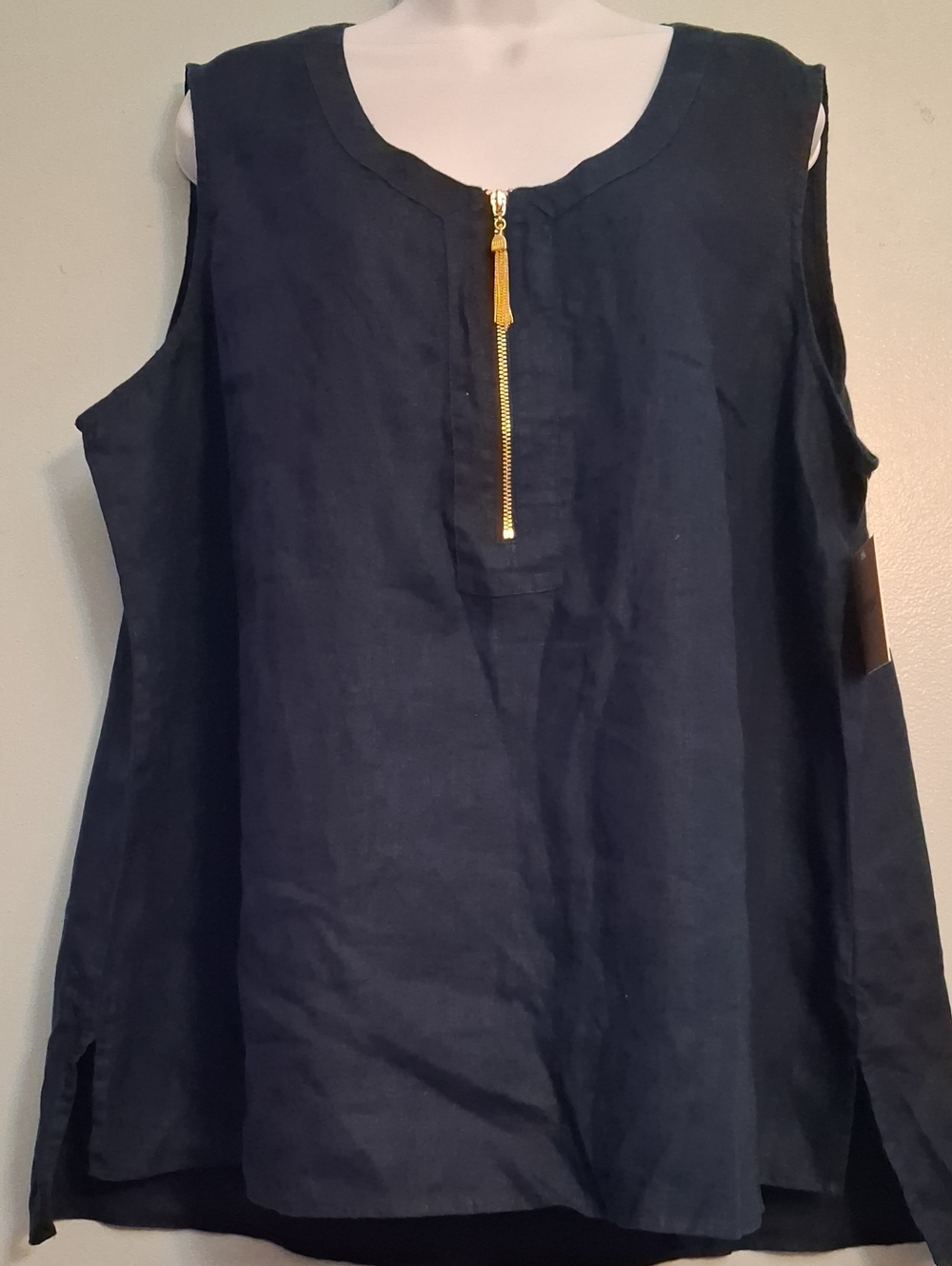 Ellen Tracy Size 2X Women's 100% Linen Navy Sleeveless Gold-tone Zip-Front Top.